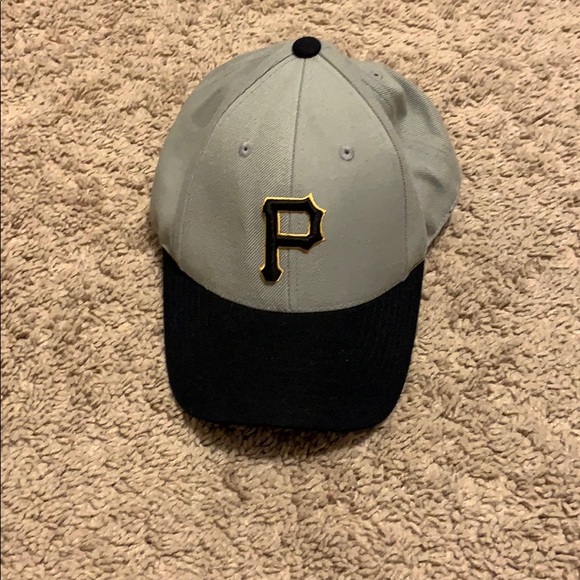 MLB Pirates Hat - Picture 1 of 2